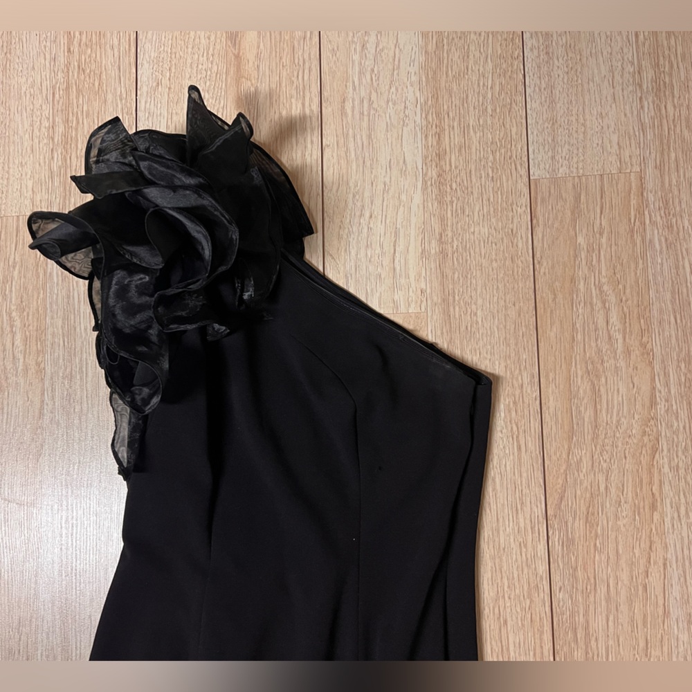 Aidan Mattox by Adrianna Papell Black One Shoulder Gown - Picture 5 of 13